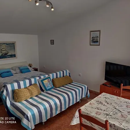 Apartment Apartments By The Sea Selce, Crikvenica - 5550 Selce